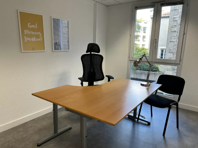Espace coworking à Nimes centre bureau privé, Parlons web